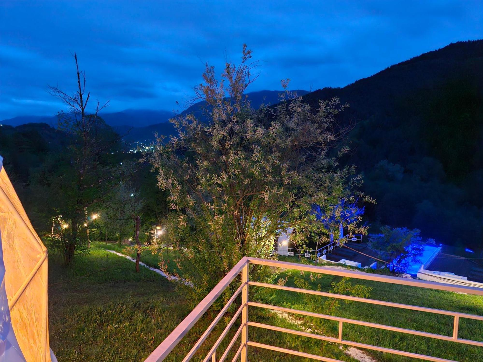 Hotel Glamping Georgia Krikhi à Ambrolaouri Extérieur photo