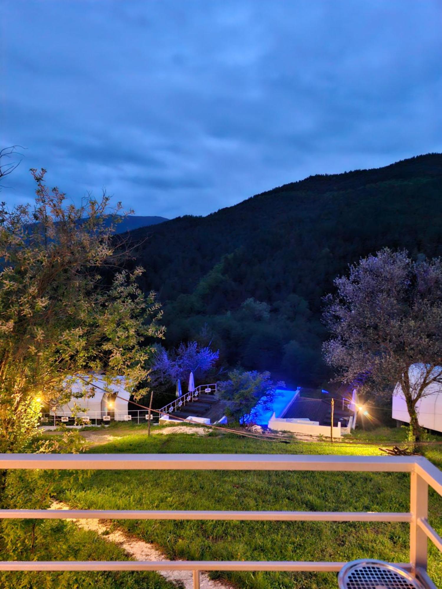 Hotel Glamping Georgia Krikhi à Ambrolaouri Extérieur photo